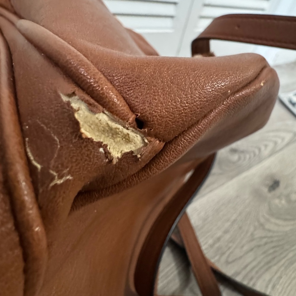 Backpack has few flaws on the side - Picture 6 of 14